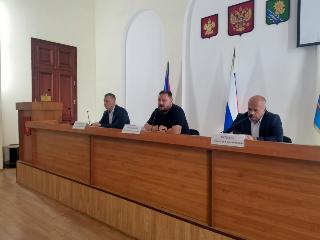 Сегодня глава Ейска Денис Квитовский провёл совещание с представителями ТОС и управляющими компаниями 