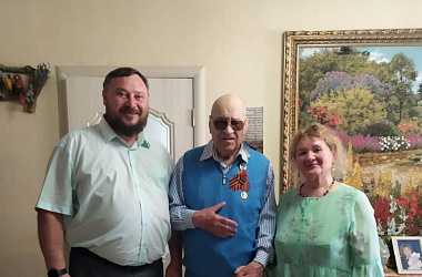 Глава Ейска Денис Квитовский поздравил с наступающим Днём Победы участника Великой Отечественной войны Владимира Ивановича Кохана