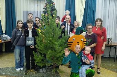 В рамках акции «Ёлка главы» были вручены сосны тем, кто особенно нуждается в поддержке и внимании 🎄💙