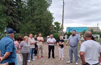 Глава Ейска Денис Квитовский провел выездную встречу с жителями поселка Краснофлотский