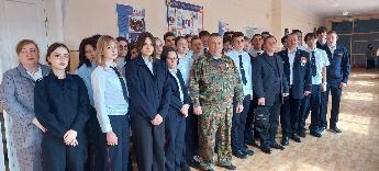 В Ейске сотрудники полиции и представители ветеранской организации встретились с учащимися «полицейского класса»