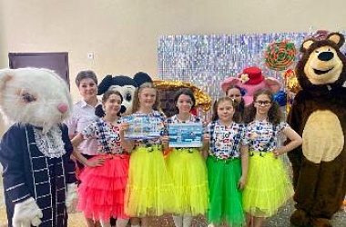 В Международный день защиты детей 1 июня сотрудники Госавтоинспекции и ПДН ОМВД России по Ейскому району совместно с "Движением Первых» и «Молодежным патрулем» провели акцию «Безопасные каникулы»