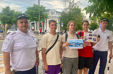 В целях профилактики и предупреждения дорожно-транспортного травматизма, в частности, детского, на территории Ейского района Госавтоинспекторы провели акцию «Дорога без бед»